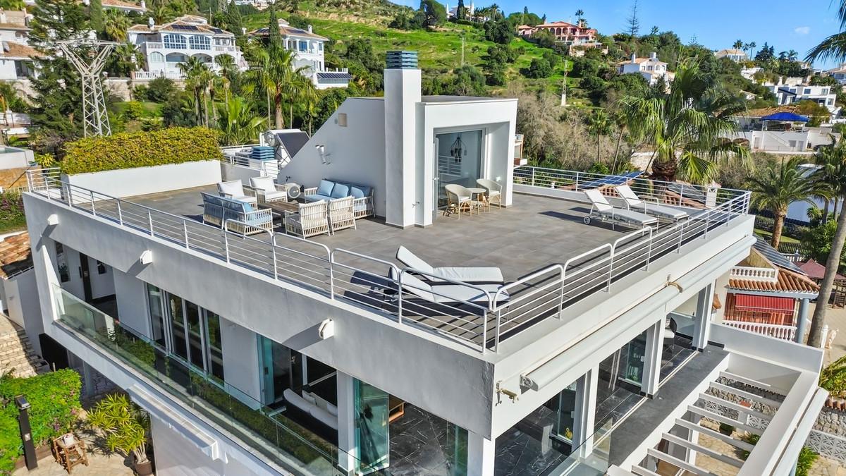 Villa for Sale in Benalmádena