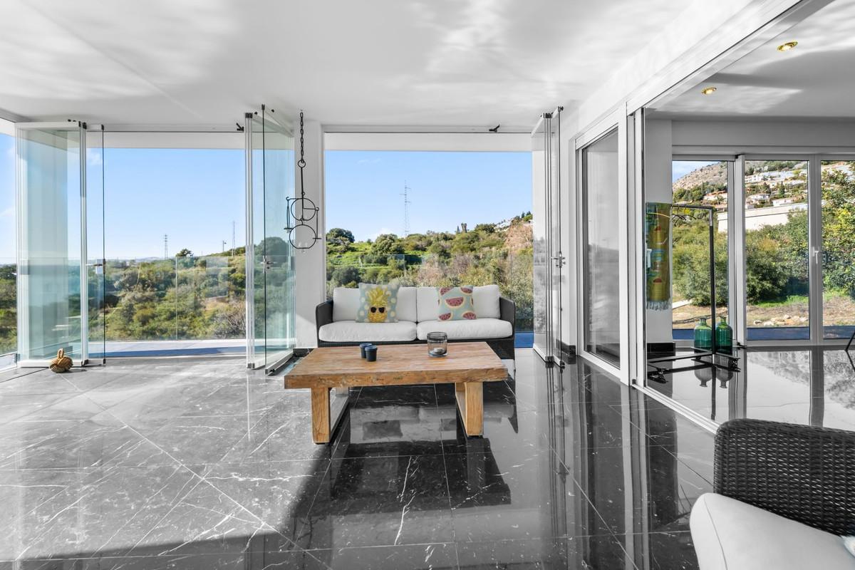 Villa for Sale in Benalmádena