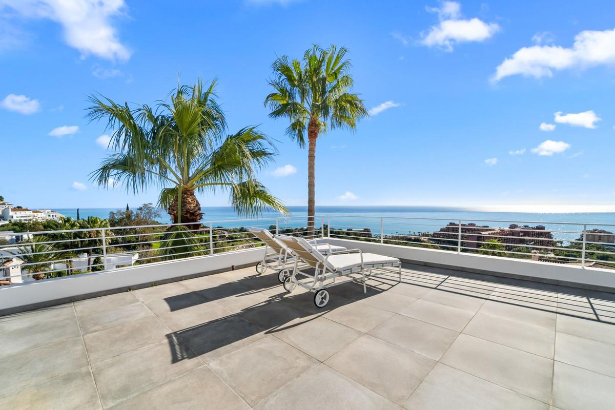 Villa for Sale in Benalmádena