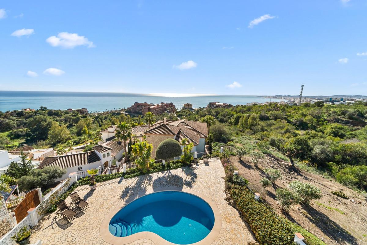 Villa for Sale in Benalmádena
