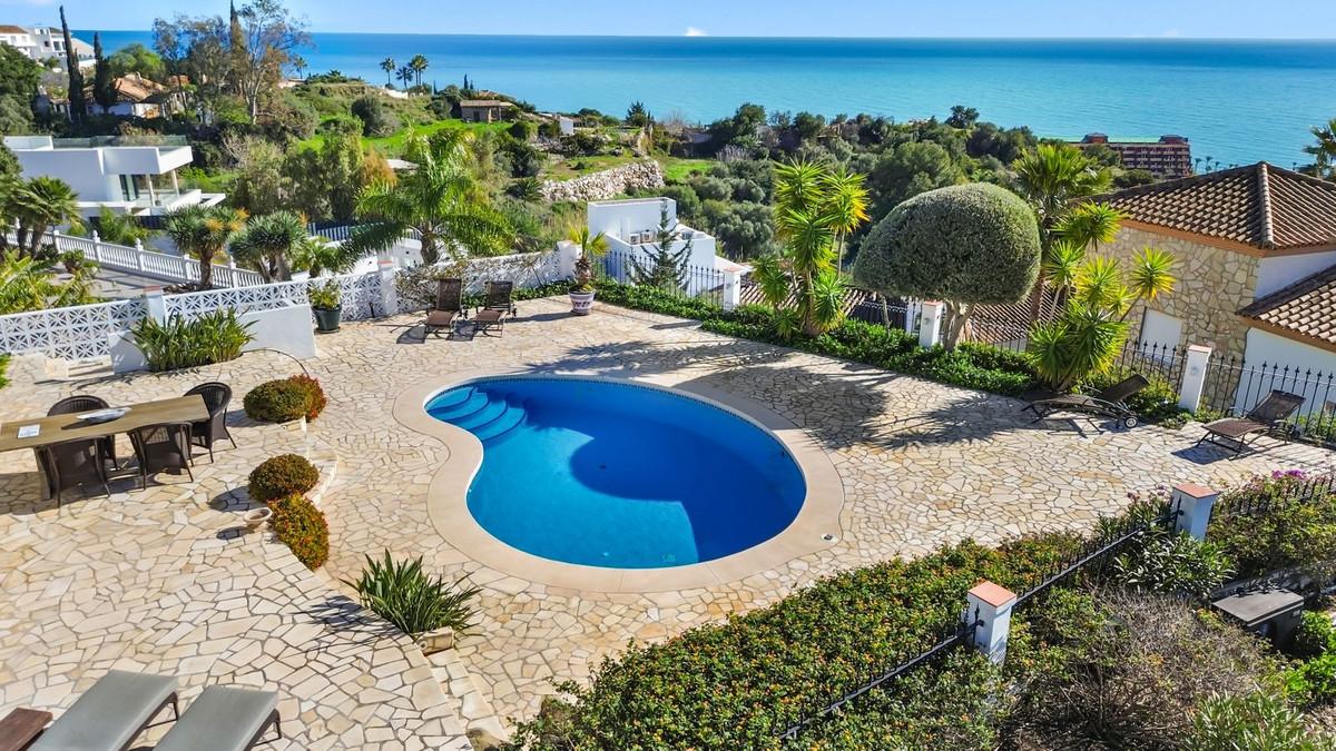 Villa for Sale in Benalmádena