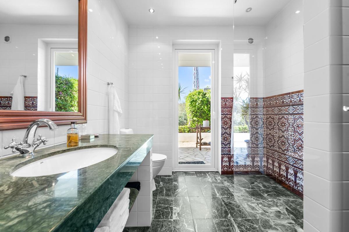 Villa for Sale in Benalmádena