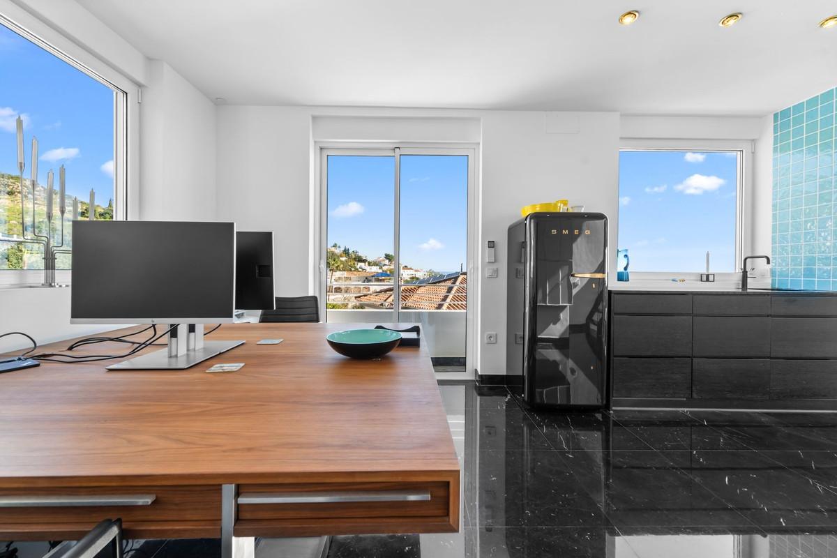 Villa for Sale in Benalmádena