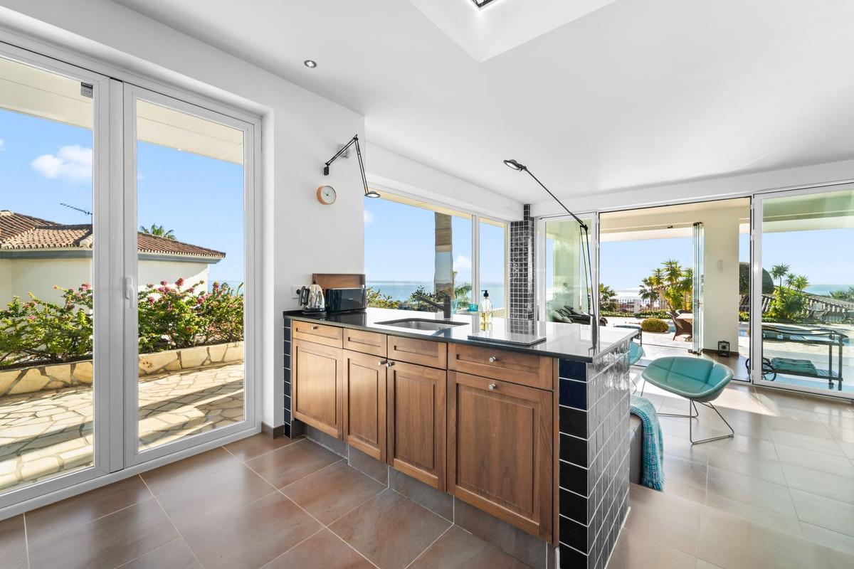 Villa for Sale in Benalmádena