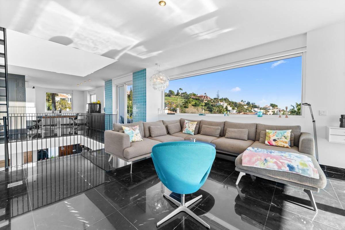 Villa for Sale in Benalmádena