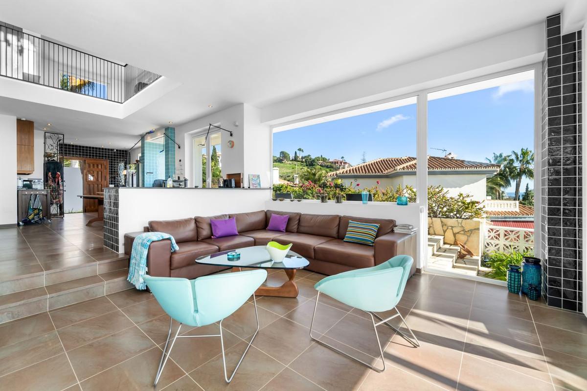 Villa for Sale in Benalmádena