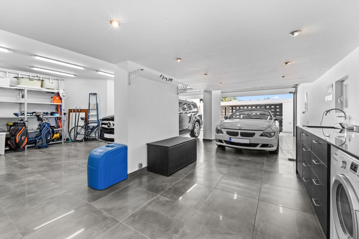 Villa for Sale in Benalmádena