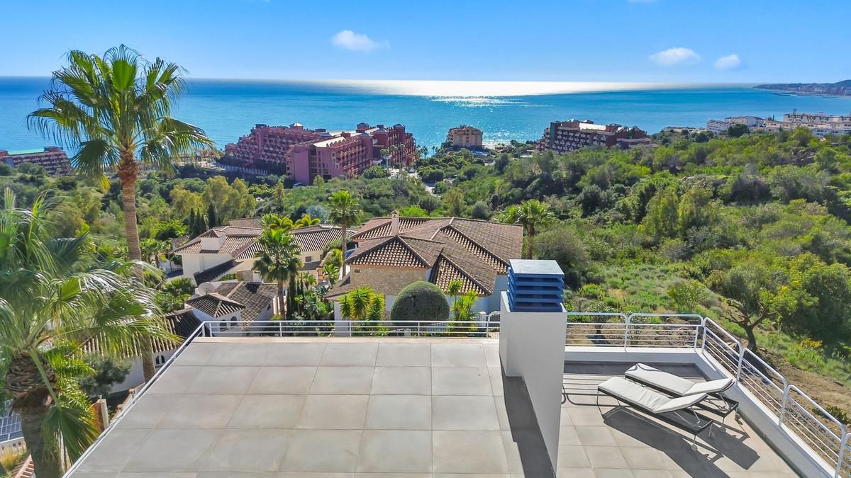 Villa for Sale in Benalmádena