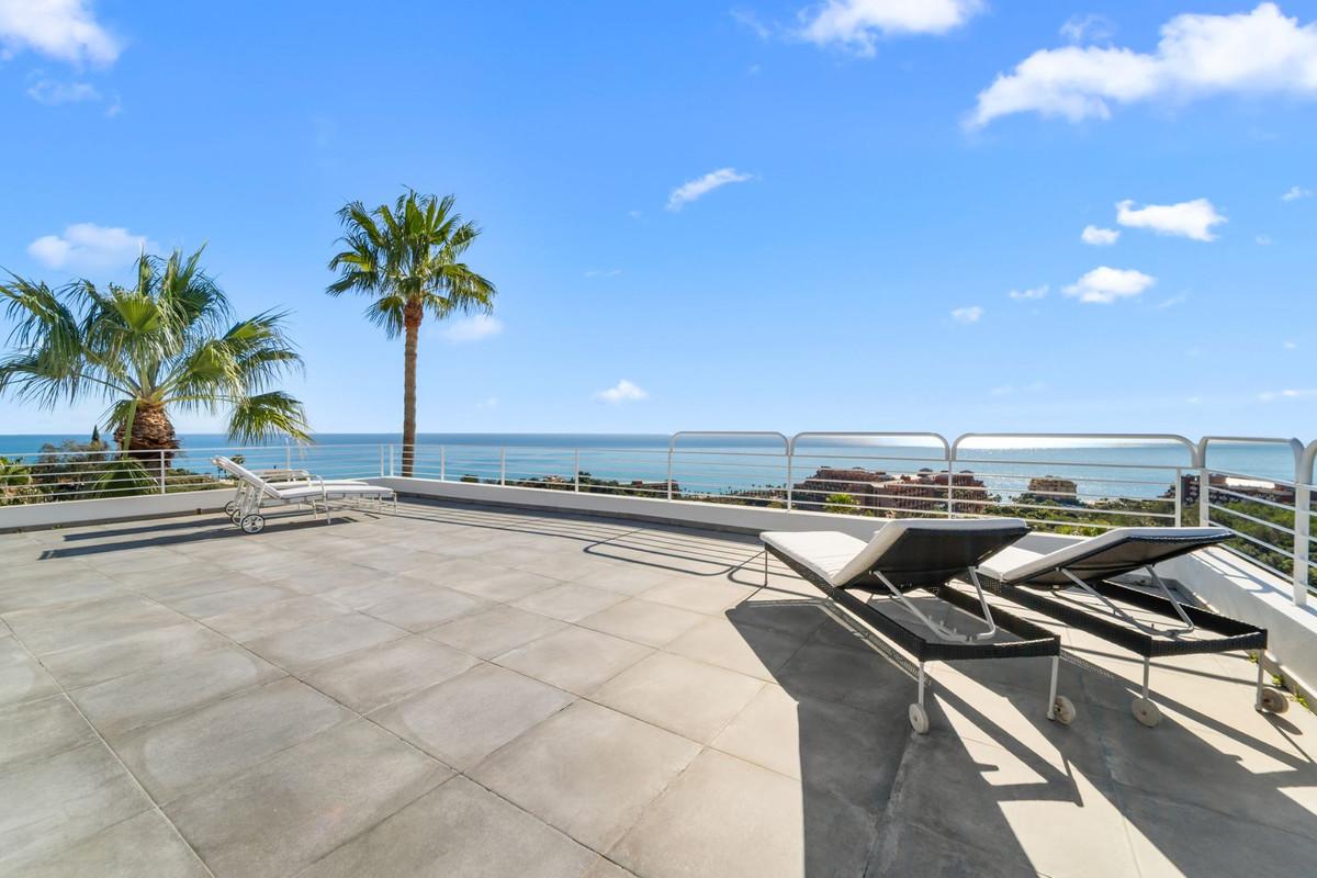 Villa for Sale in Benalmádena