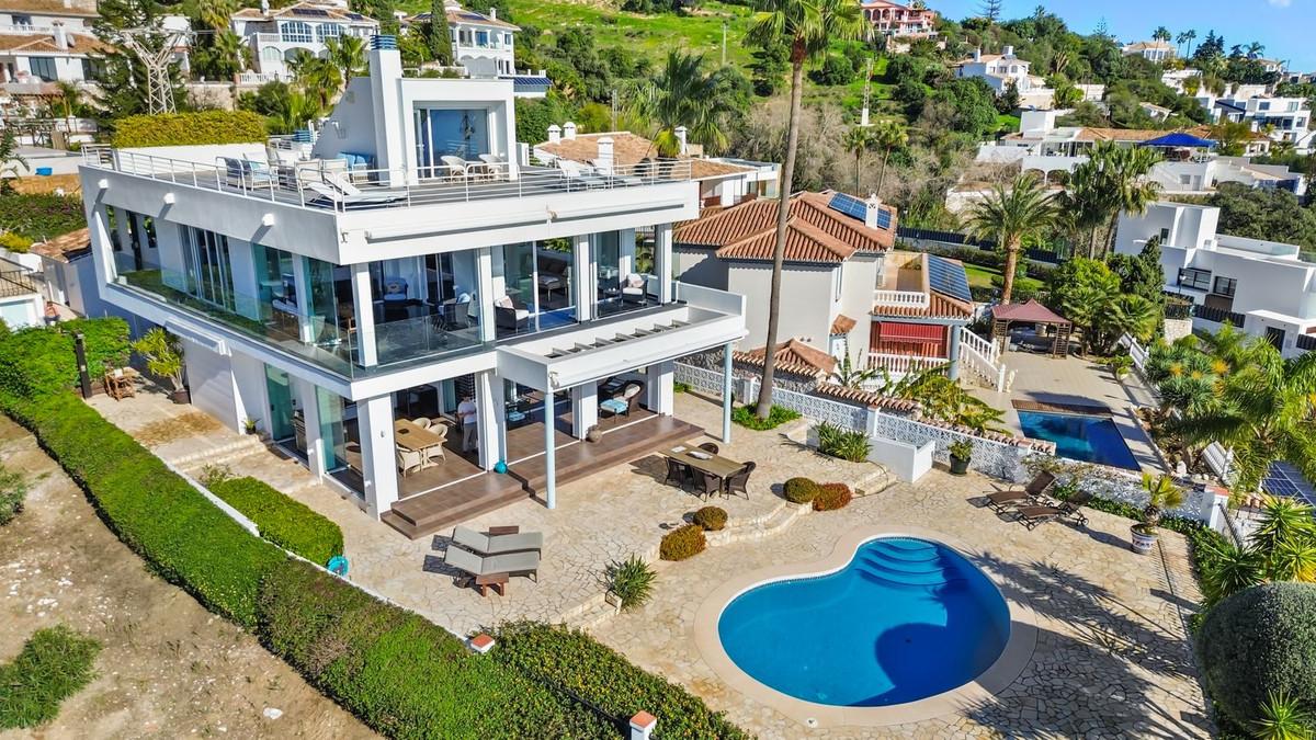 Villa for Sale in Benalmádena