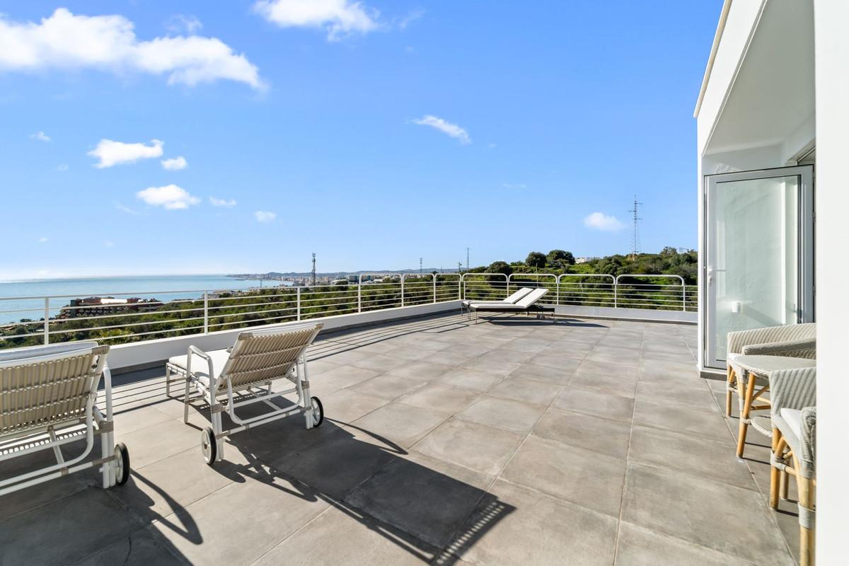 Villa for Sale in Benalmádena