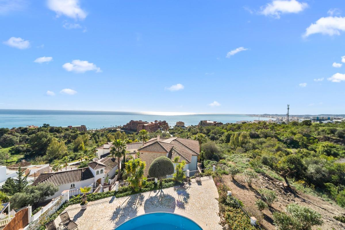 Villa for Sale in Benalmádena
