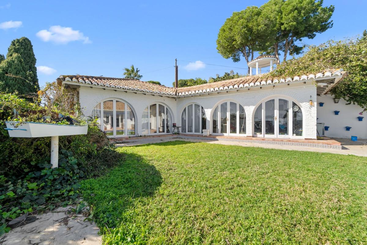 Villa for Sale in Benalmádena