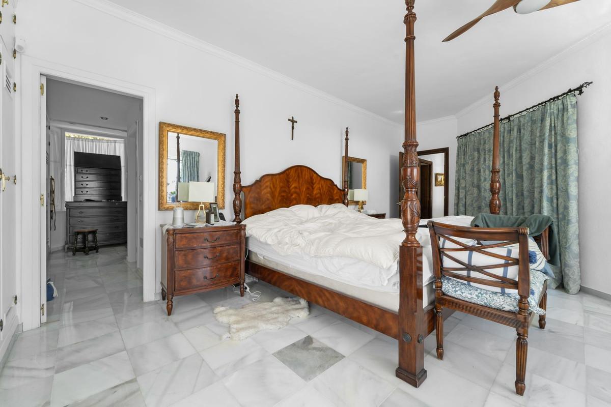 Villa for Sale in Benalmádena