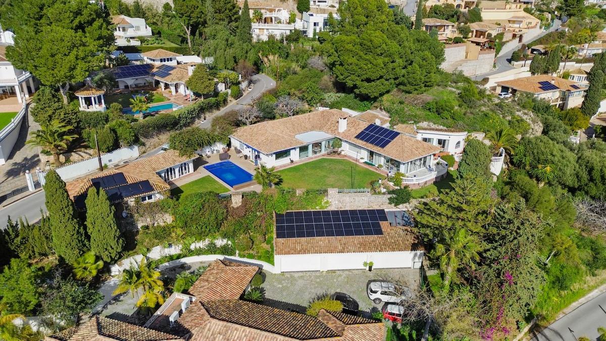 Villa for Sale in Benalmádena