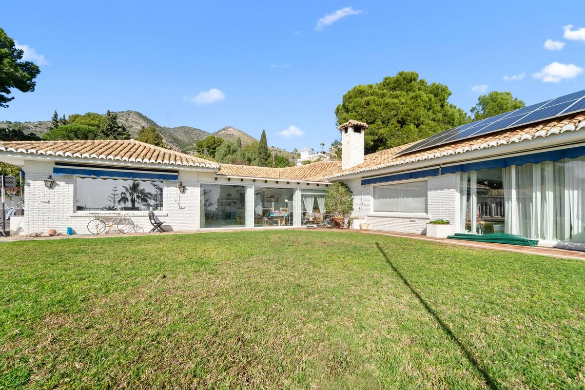 Villa for Sale in Benalmádena