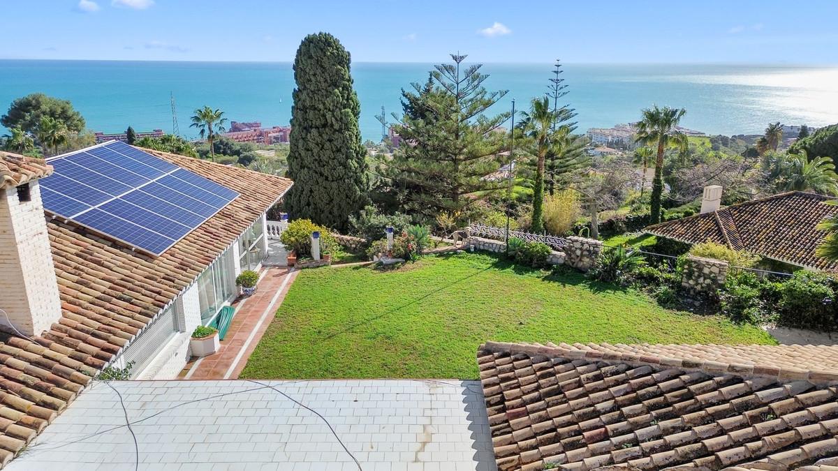 Villa for Sale in Benalmádena