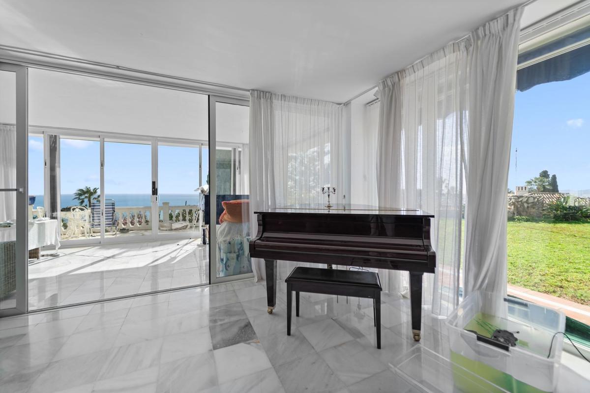 Villa for Sale in Benalmádena