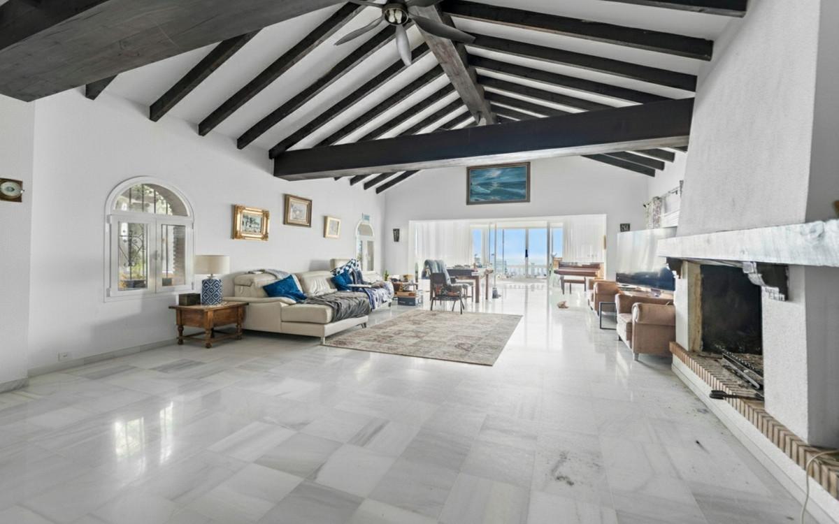 Villa for Sale in Benalmádena