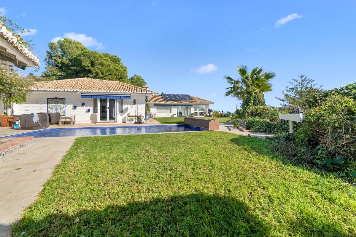 Villa for Sale in Benalmádena