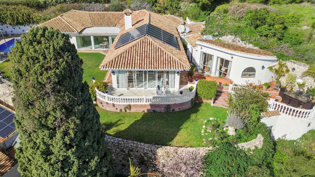 Villa for Sale in Benalmádena