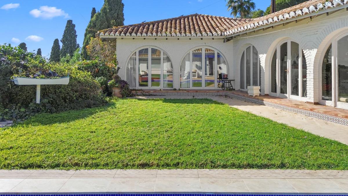 Villa for Sale in Benalmádena