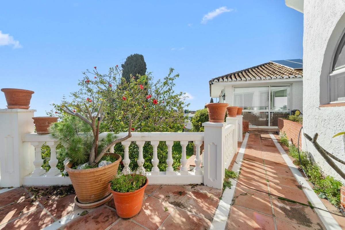 Villa for Sale in Benalmádena