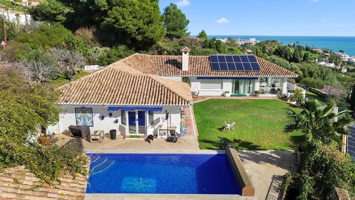 Villa for Sale in Benalmádena