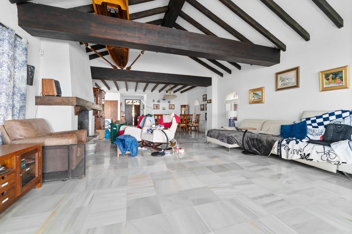 Villa for Sale in Benalmádena