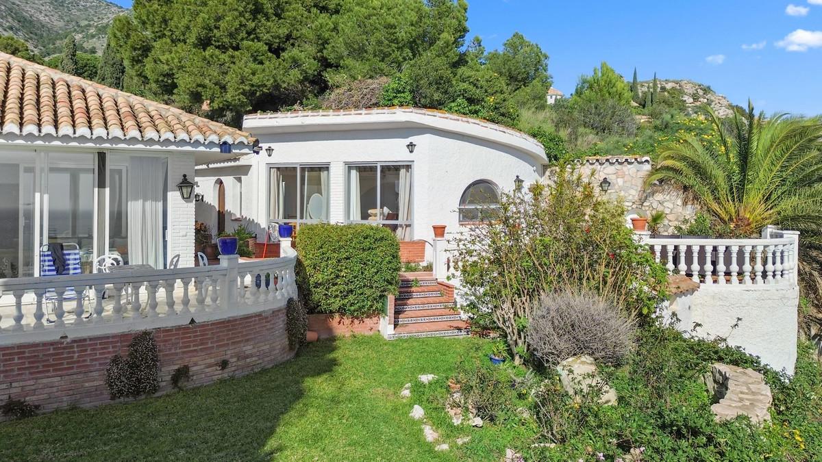 Villa for Sale in Benalmádena