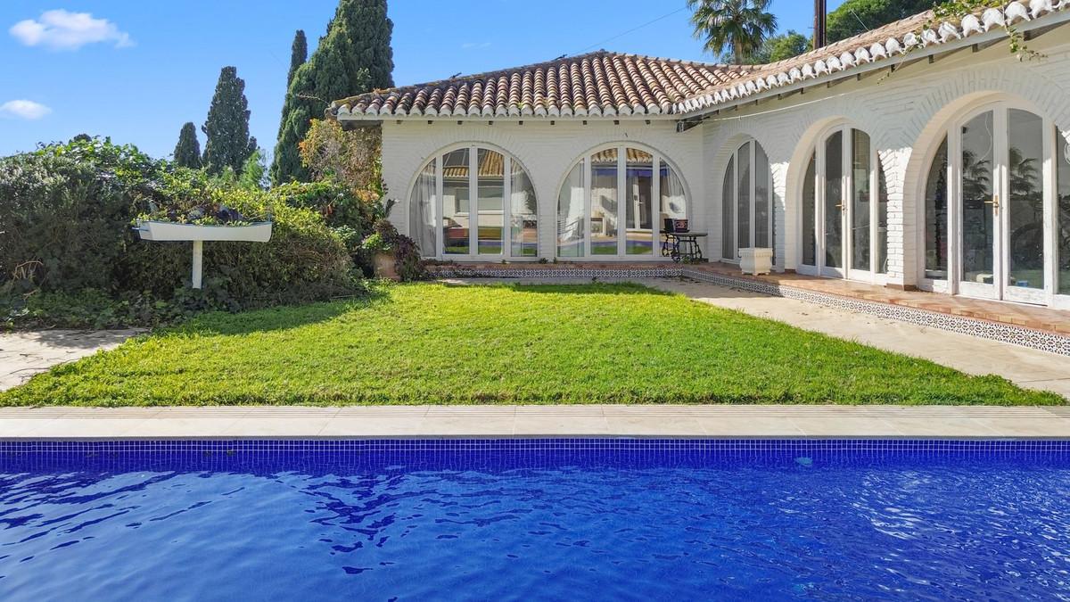 Villa for Sale in Benalmádena