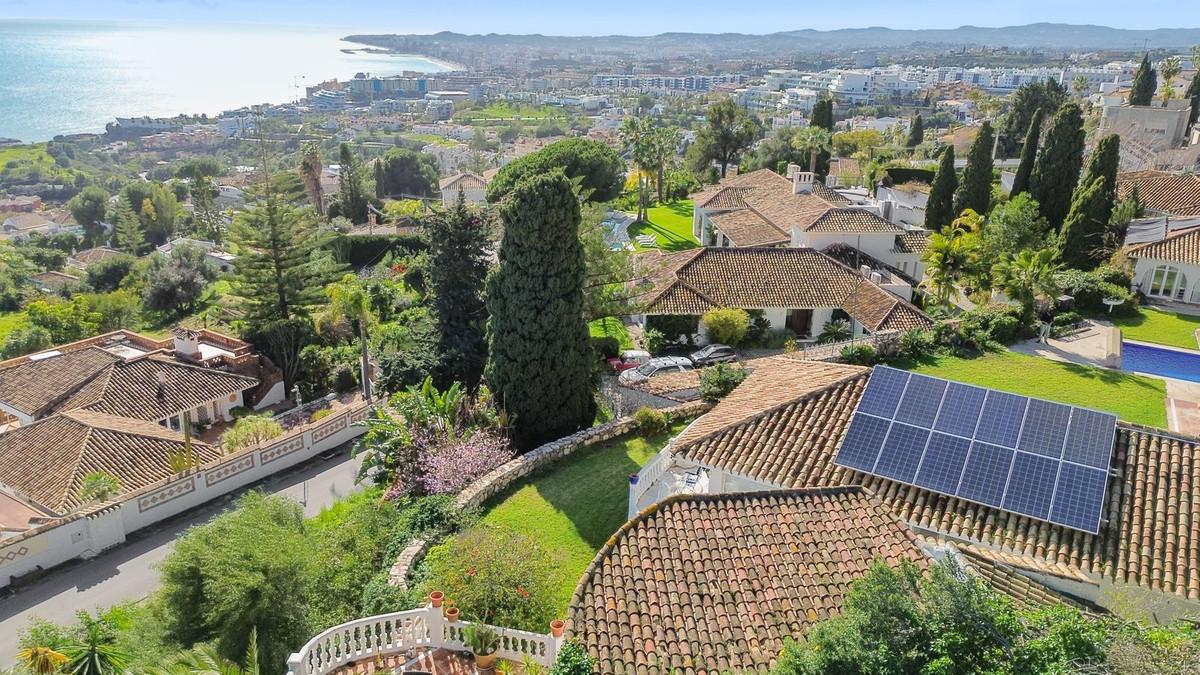 Villa for Sale in Benalmádena