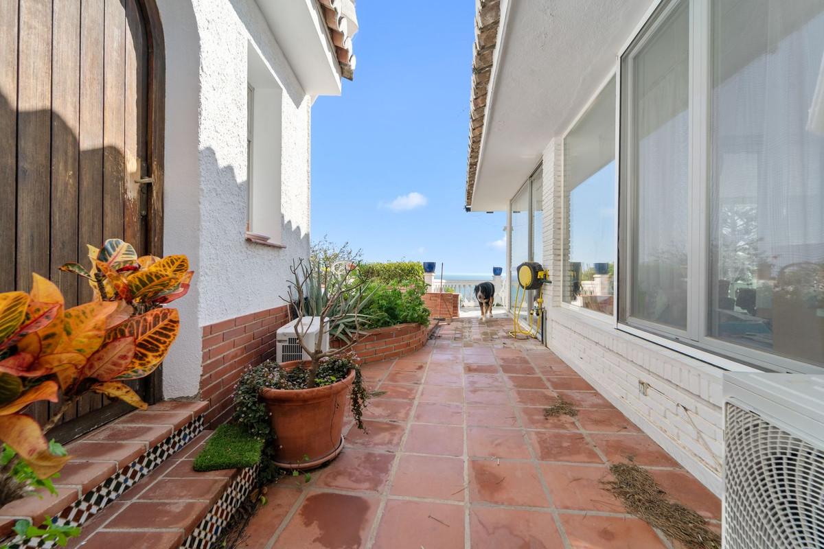 Villa for Sale in Benalmádena