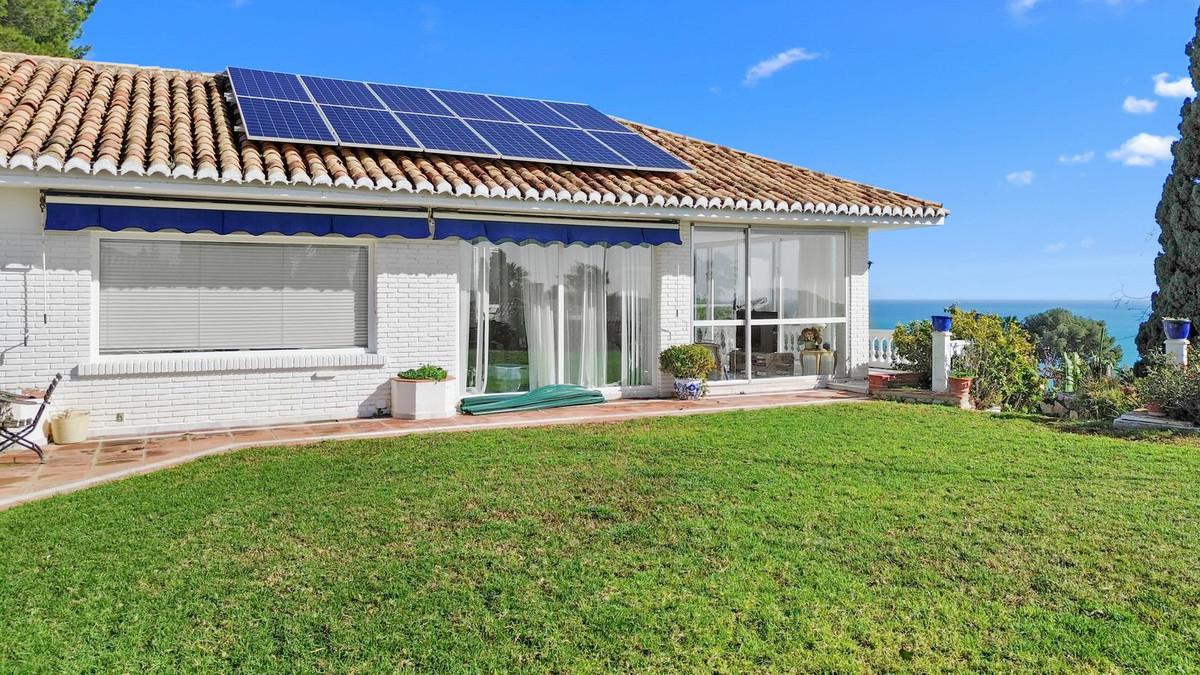 Villa for Sale in Benalmádena