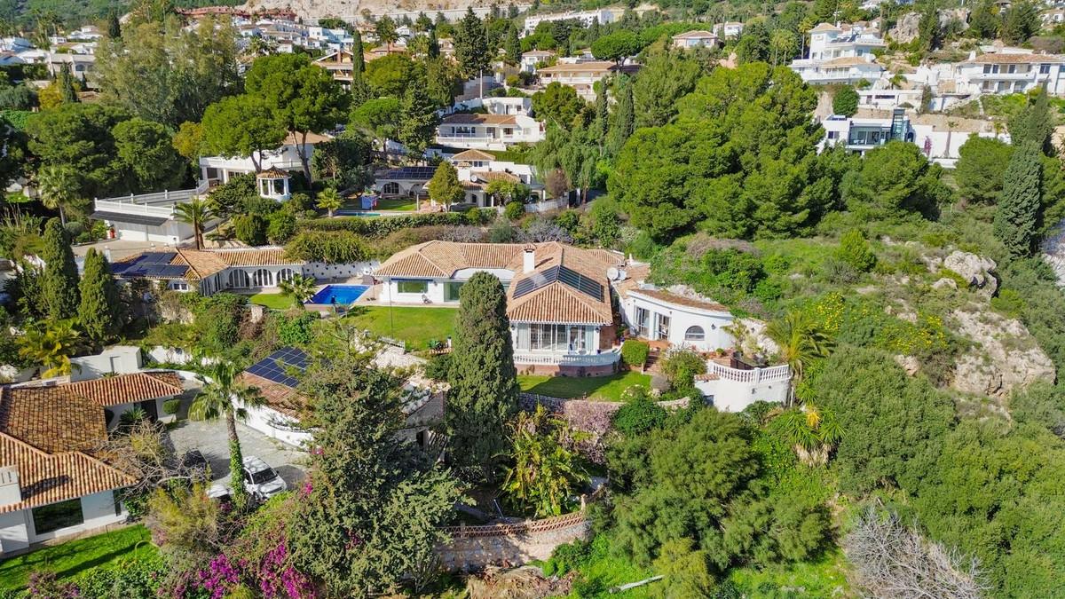 Villa for Sale in Benalmádena