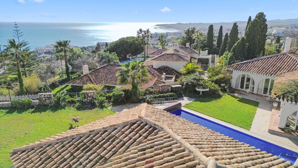 Villa for Sale in Benalmádena