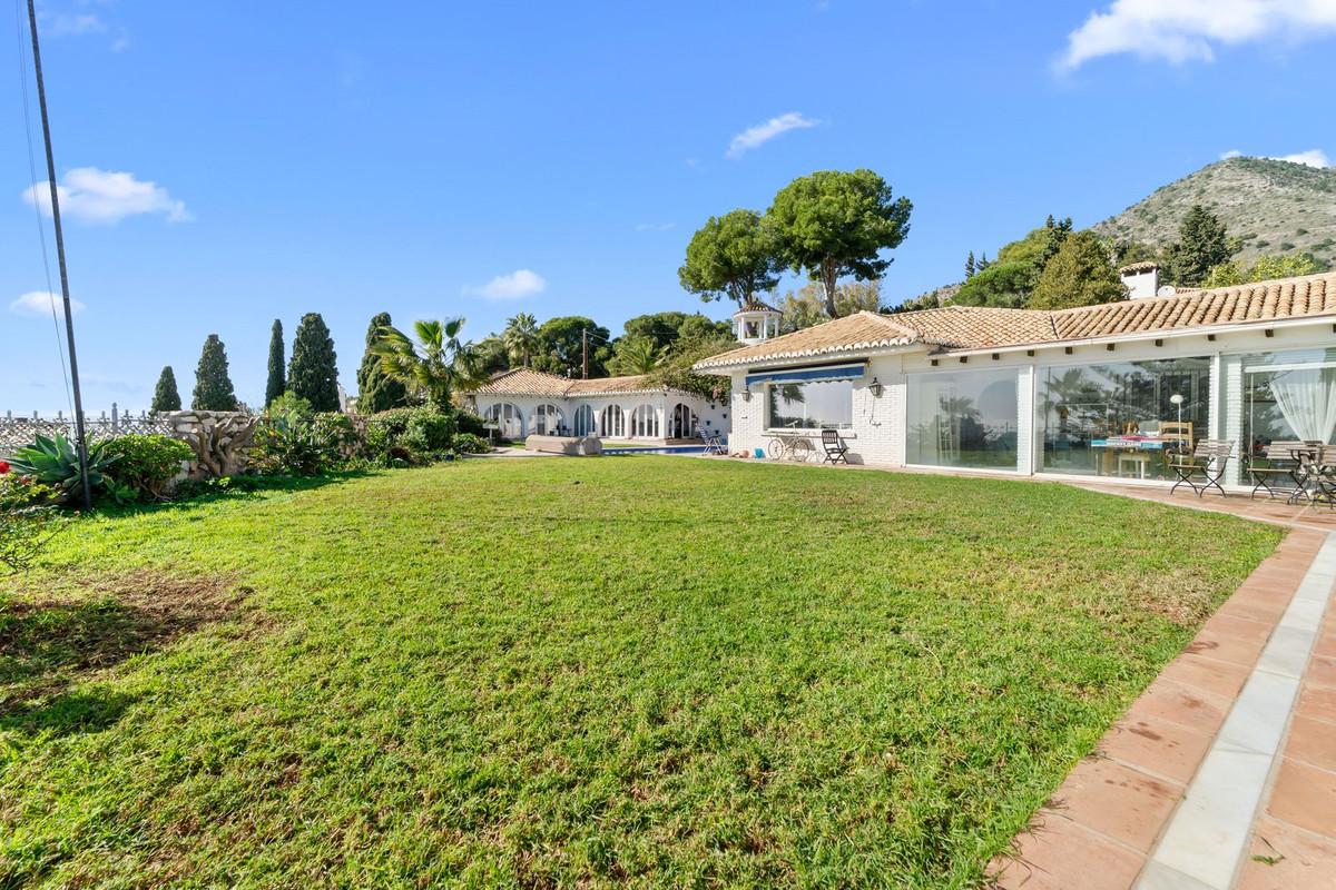 Villa for Sale in Benalmádena