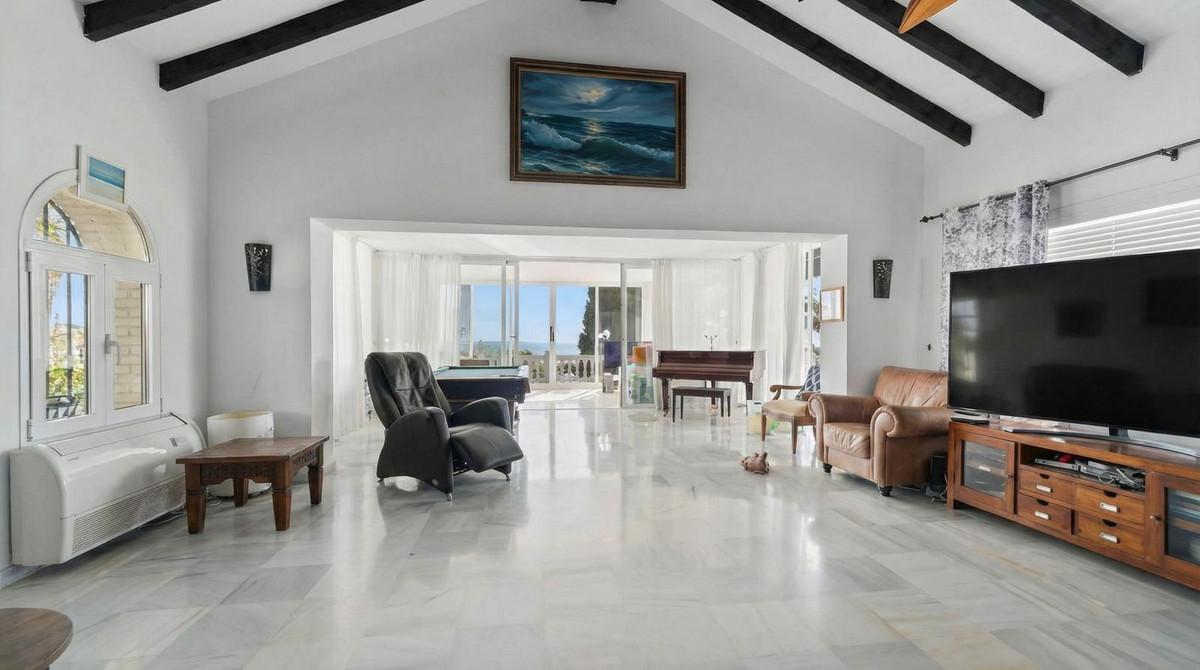 Villa for Sale in Benalmádena