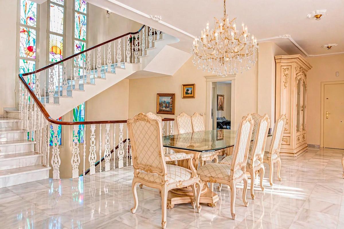 Villa for Sale in Benalmádena