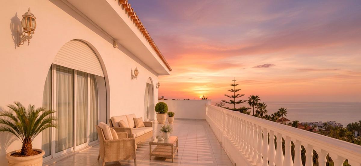 Villa for Sale in Benalmádena