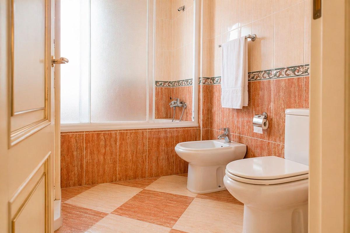 Villa for Sale in Benalmádena