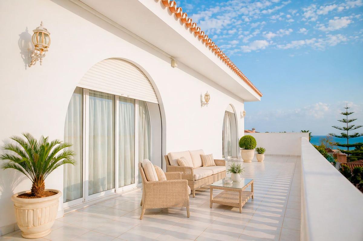 Villa for Sale in Benalmádena
