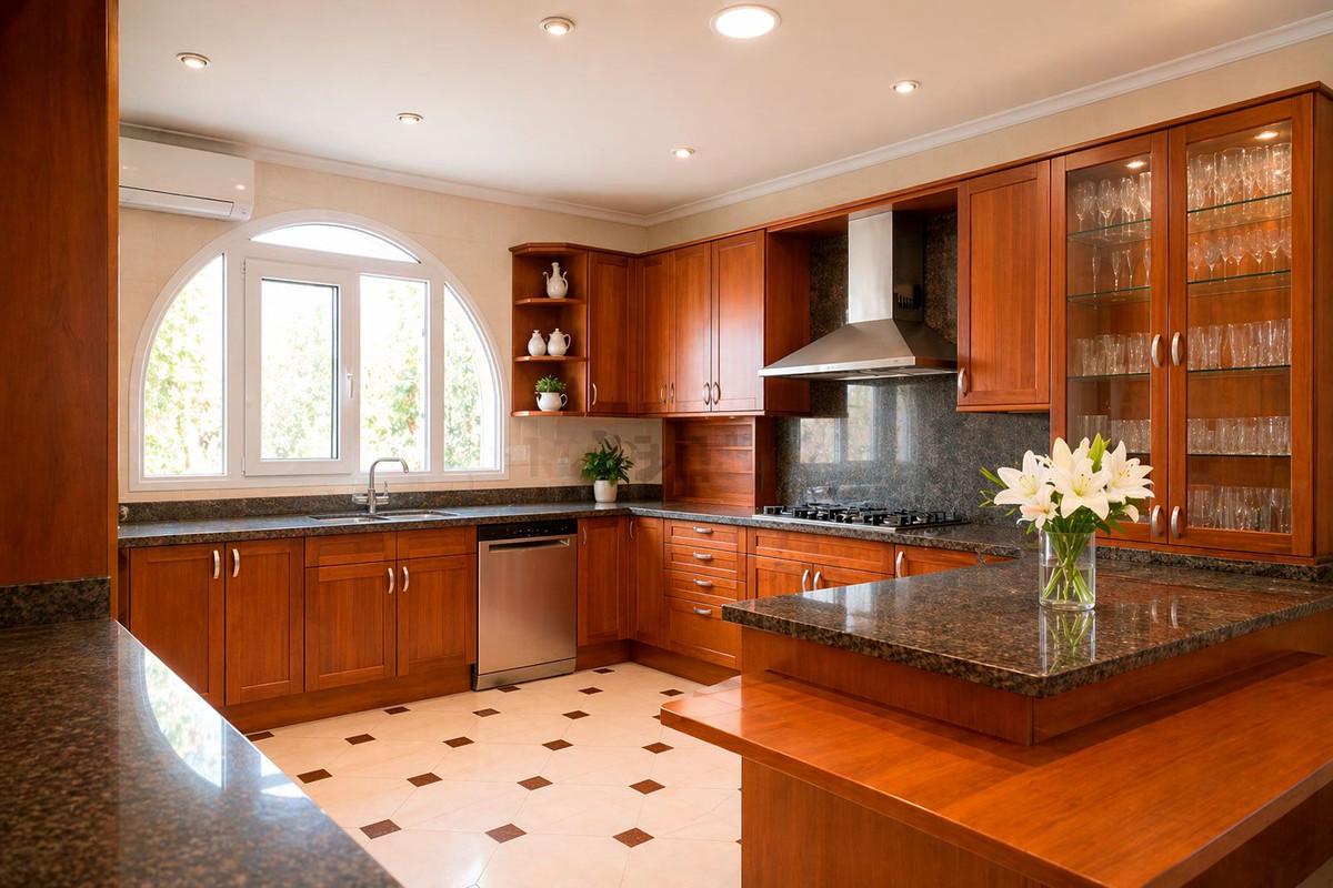 Villa for Sale in Benalmádena