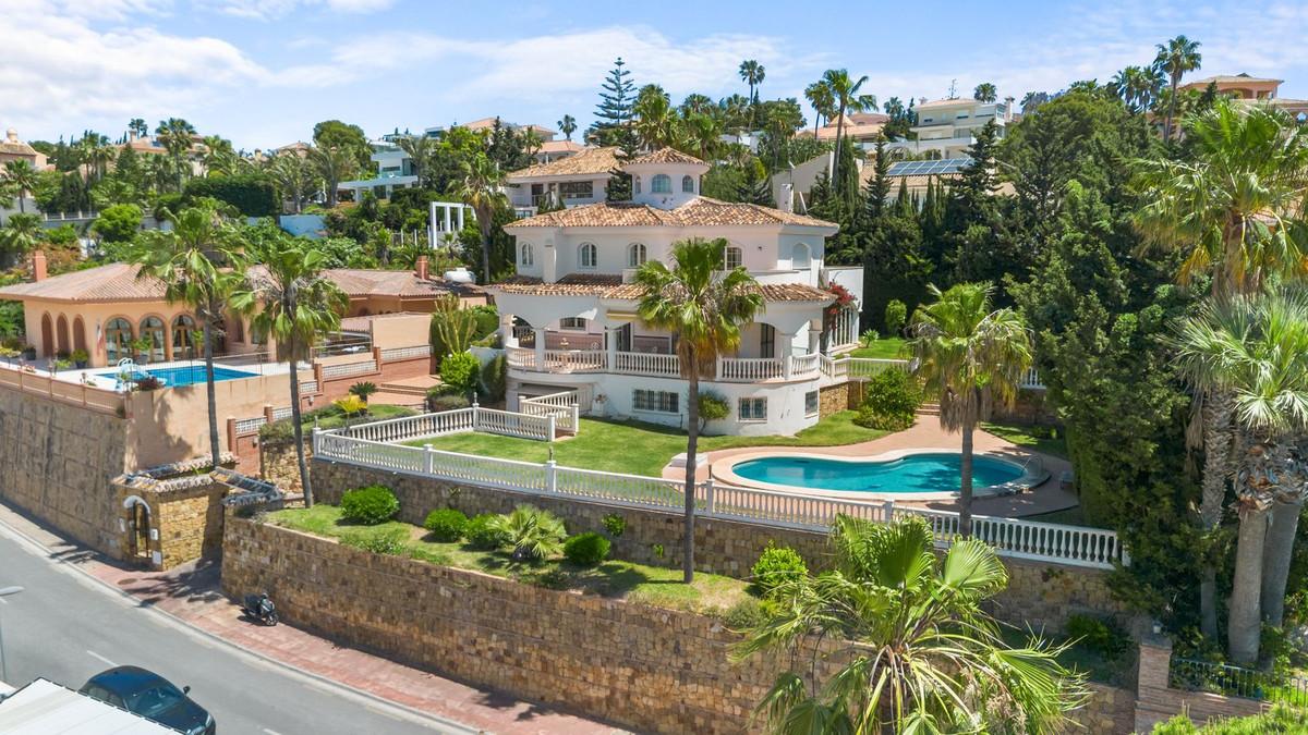 Villa for Sale in Benalmádena