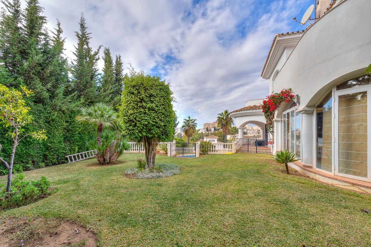 Villa for Sale in Benalmádena