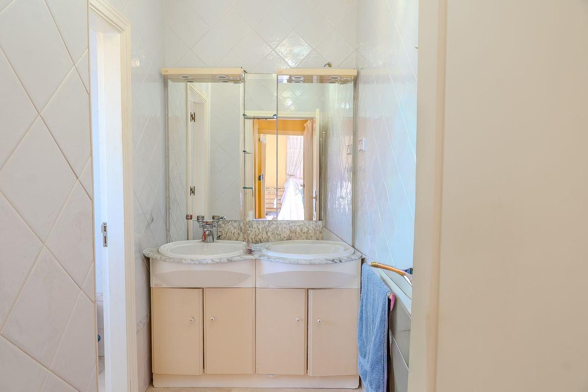 Villa for Sale in Benalmádena