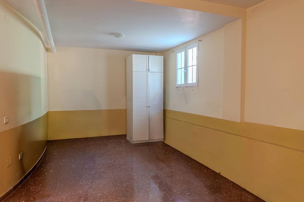 Villa for Sale in Benalmádena