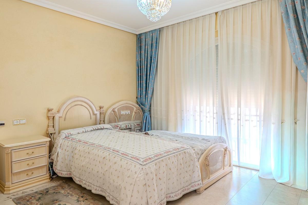 Villa for Sale in Benalmádena