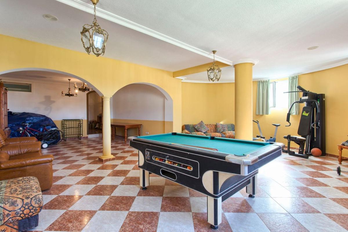 Villa for Sale in Benalmádena
