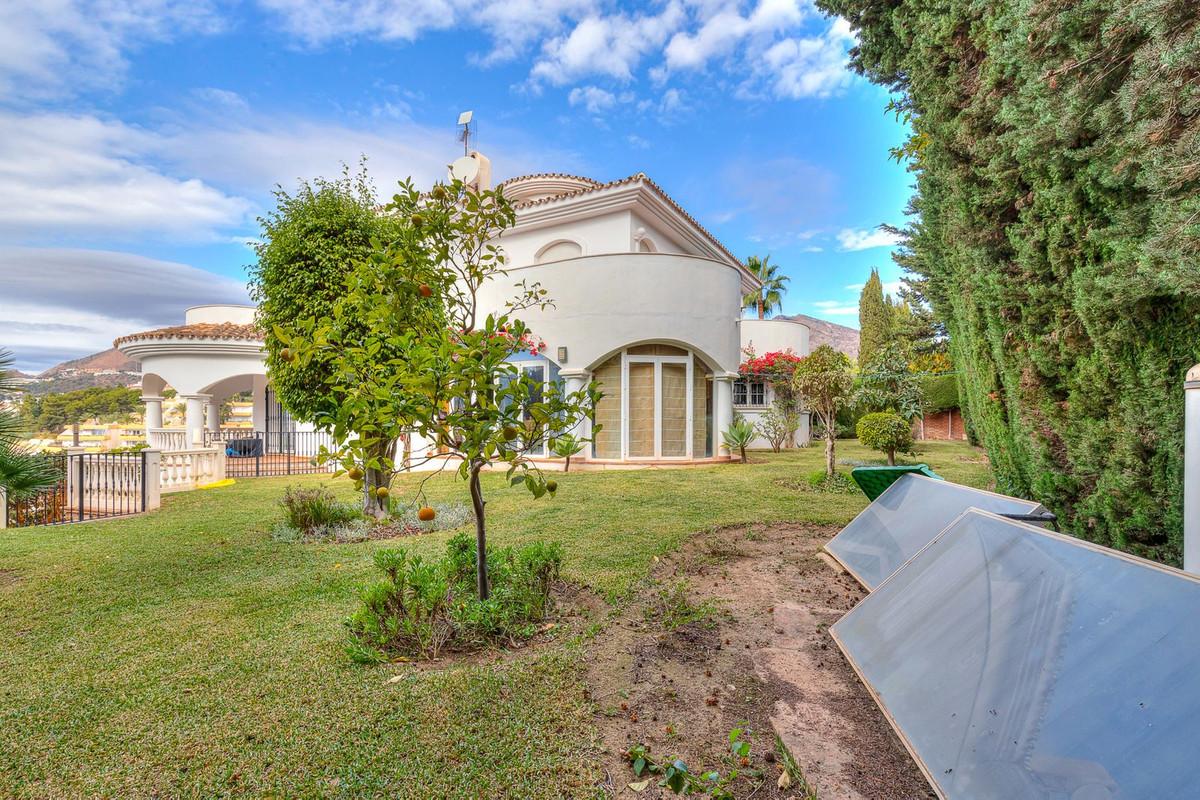 Villa for Sale in Benalmádena